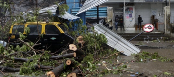 india-un-ciclone-colpisce-la-costa-ovest-almeno-20-morti