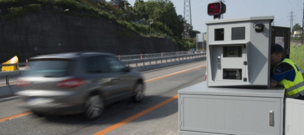piu-di-100-km/h-oltre-il-limite-fermato-e-denunciato-un-18enne