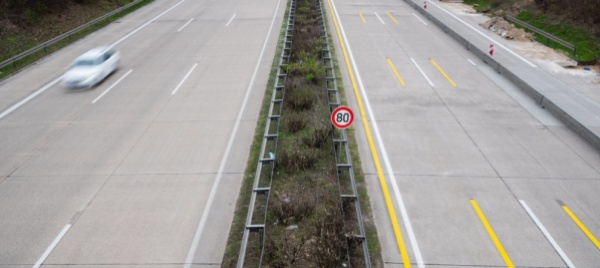 strada-in-discesa-per-le-auto-autonome-in-germania