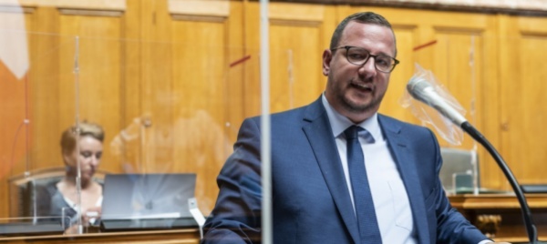 un-conservatore-alla-testa-del-gruppo-del-centro