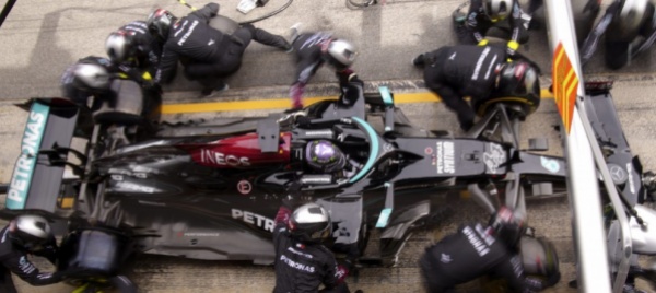 spettacolo-spagna-hamilton-corona-un-interminabile-rimonta