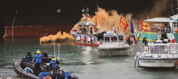 nella-manica-navi-da-guerra-inglesi-contro-i-pescatori-francesi