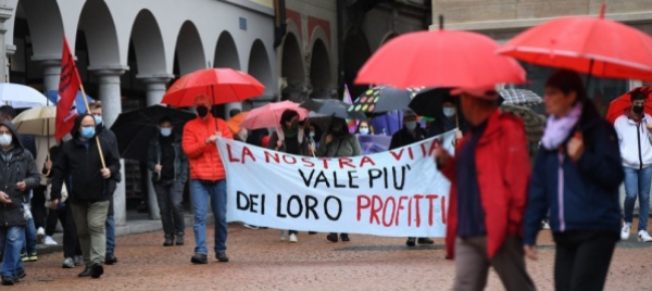 la-nostra-vita-vale-piu-dei-loro-profitti
