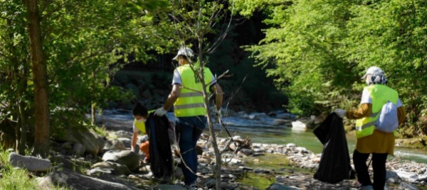 volontari-anti-littering-sul-fiume-cassarate-da-fine-maggio