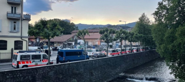 il-mattino-applaude-il-ps-condanna