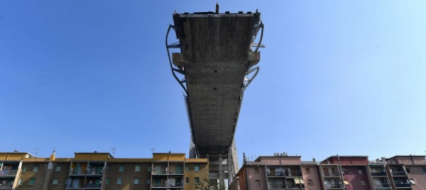 ponte-genova-non-ci-passerei-neanche-fossi-una-formica