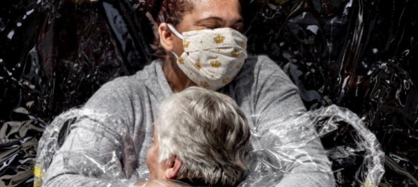monte-carasso-abbraccia-la-world-press-photo-exhibition