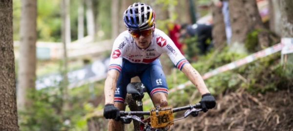 a-nove-mesto-domina-pidcock-fl-ckiger-sul-podio