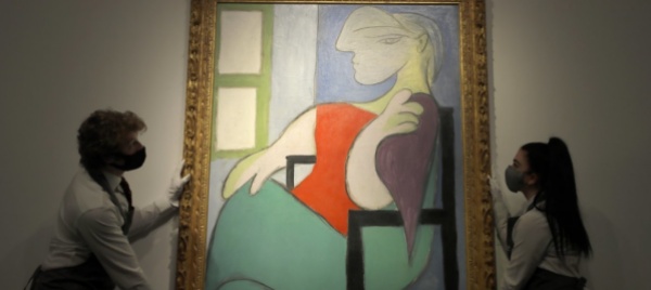 donna-seduta-vicino-a-una-finestra-picasso-da-103-milioni