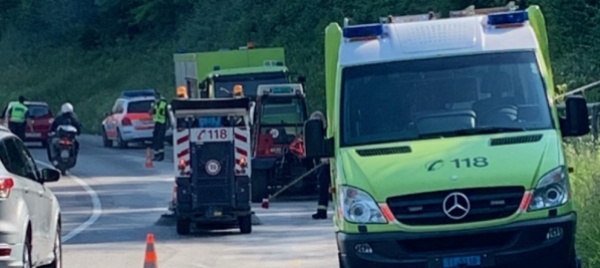 perdite-d-olio-e-api-mattinata-intensa-per-i-pompieri