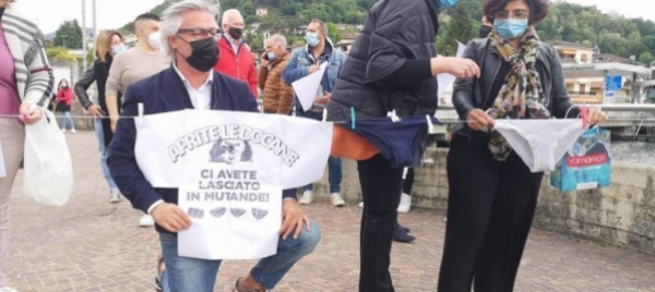 a-ponte-tresa-protestano-per-il-tampone-obbligatorio