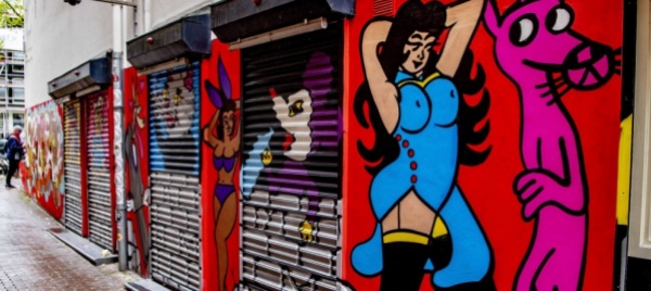 amsterdam-le-prostitute-tornano-nel-quartiere-a-luci-rosse