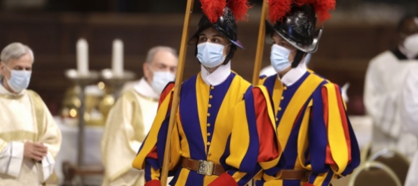 consiglio-federale-le-guardie-svizzere-paghino-la-tassa-militare