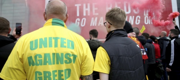 contestazioni-antiglazer-a-manchester-tifosi-in-campo
