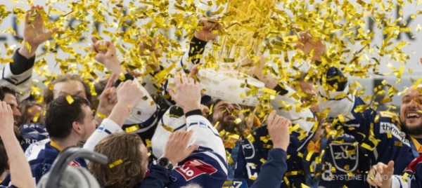 zugo-in-5-000-festeggiano-la-vittoria-del-campionato