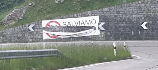 sfregiato-uno-striscione-contro-i-grandi-predatori
