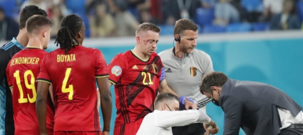 tegola-per-il-belgio-doppia-frattura-per-castagne