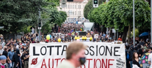 dal-corteo-degli-oltre-2000-il-molino-difeso-con-la-forza