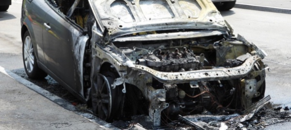 auto-in-fiamme-a-camorino-nessun-ferito