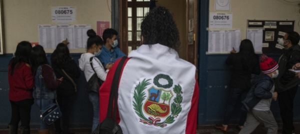 in-peru-testa-a-testa-tra-keiko-fujimori-e-castillo