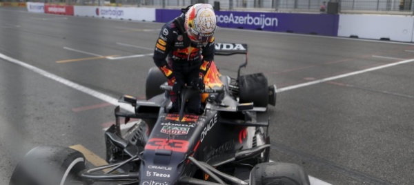 harakiri-hamilton-a-baku-vince-perez