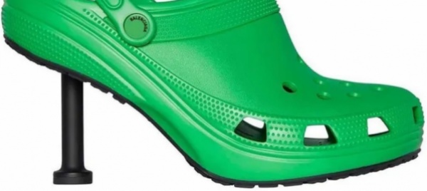 se-lo-zoccolo-di-gomma-diventa-una-scarpa-di-gran-lusso