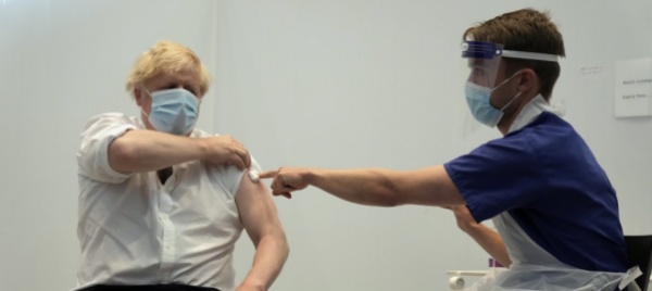 boris-johnson-un-anno-e-mezzo-per-vaccinare-tutti