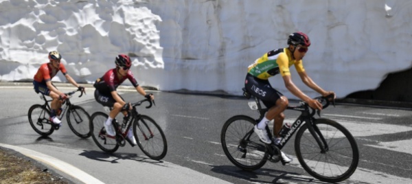 tour-de-suisse-la-neve-spiana-le-montagne-piu-insidiose