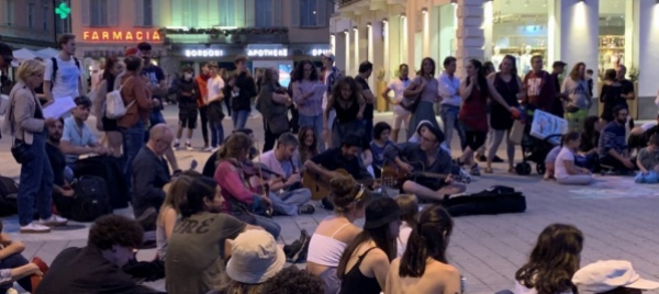 lugano-balli-e-canti-per-il-molino-in-piazza-della-riforma