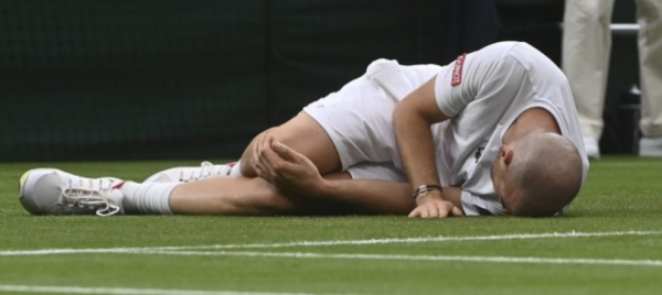 federer-la-balbuzie-e-il-ginocchio-a-londra-e-secondo-turno