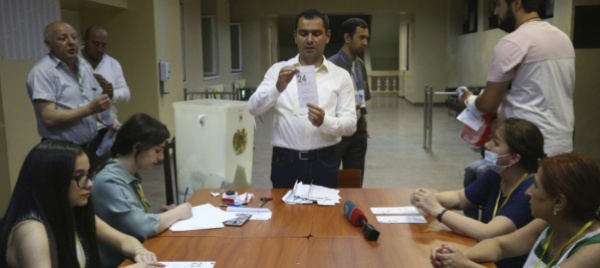 armenia-il-premier-nikol-pashinyan-vince-le-elezioni
