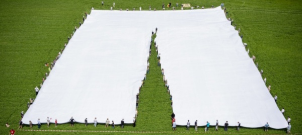 batte-tutti-i-record-con-i-suoi-pantaloni-lunghi-70-metri