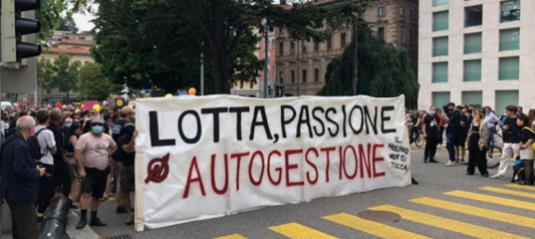 la-voce-dei-manifestanti-di-che-dialogo-state-parlando
