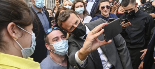 mein-kampf-e-armi-in-casa-di-un-aggressore-di-macron
