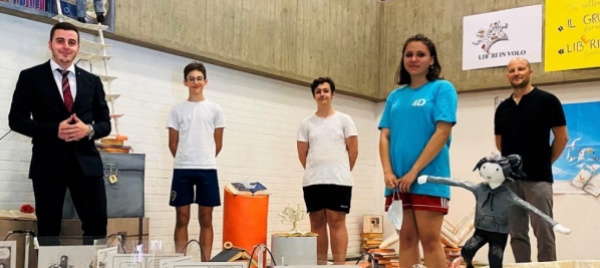 la-scuola-media-di-giubiasco-premia-i-migliori-allievi