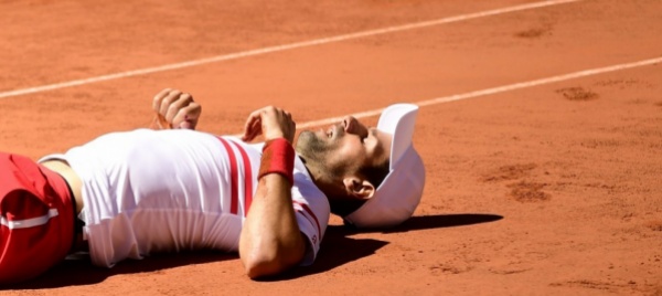 djokovic-rivolta-tsitsipas-e-parigi-che-domenica