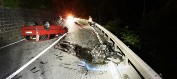 grigioni-perde-il-controllo-dell-auto-e-finisce-contro-un-muro