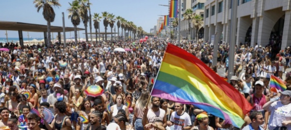 israele-in-decine-di-migliaia-al-gay-pride-di-tel-aviv