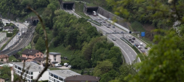 val-mara-luce-verde-all-aggregazione-a-tre-senza-arogno