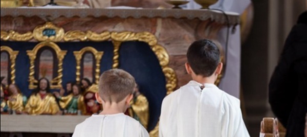 abusi-sui-chierichetti-del-papa-chiesti-6-e-4-anni