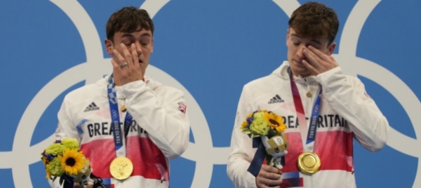 tom-daley-e-l-oro-arcobaleno-non-sentitevi-soli