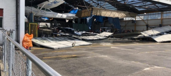 ho-visto-il-portone-vibrare-e-cadere-dentro-l-hangar