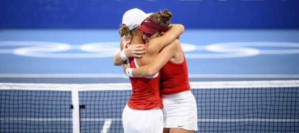 svizzera-in-semifinale-anche-nel-doppio-con-bencic-e-golubic