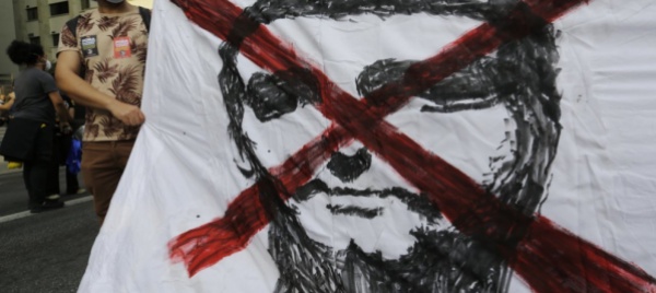 brasile-migliaia-in-piazza-per-cacciare-bolsonaro
