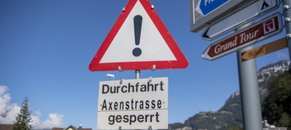axenstrasse-chiusa-per-caduta-massi