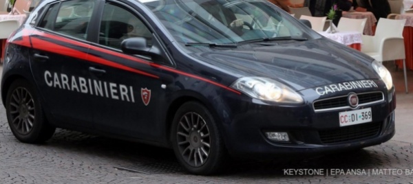 italia-infila-richiesta-di-aiuto-sotto-la-porta-del-vicino