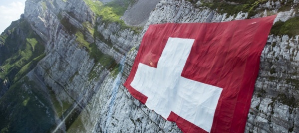 primo-agosto-niente-bandiera-svizzera-sul-santis