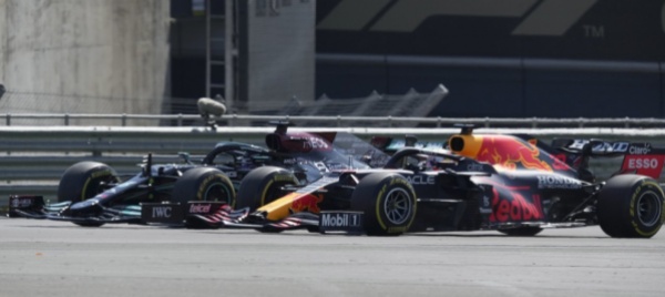 caso-hamilton-la-red-bull-non-ci-sta-giovedi-se-ne-discute