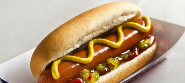 usa-ingoia-76-hot-dog-in-10-minuti-e-batte-il-suo-record