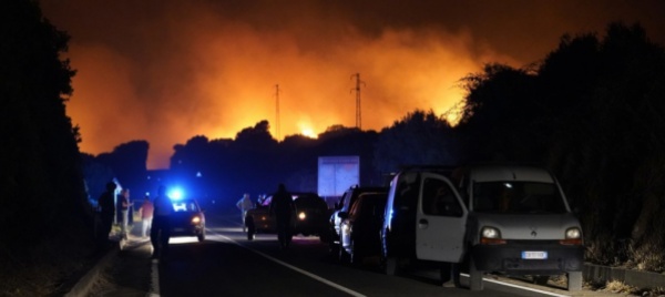 la-sardegna-e-in-fiamme-da-oltre-sessanta-ore